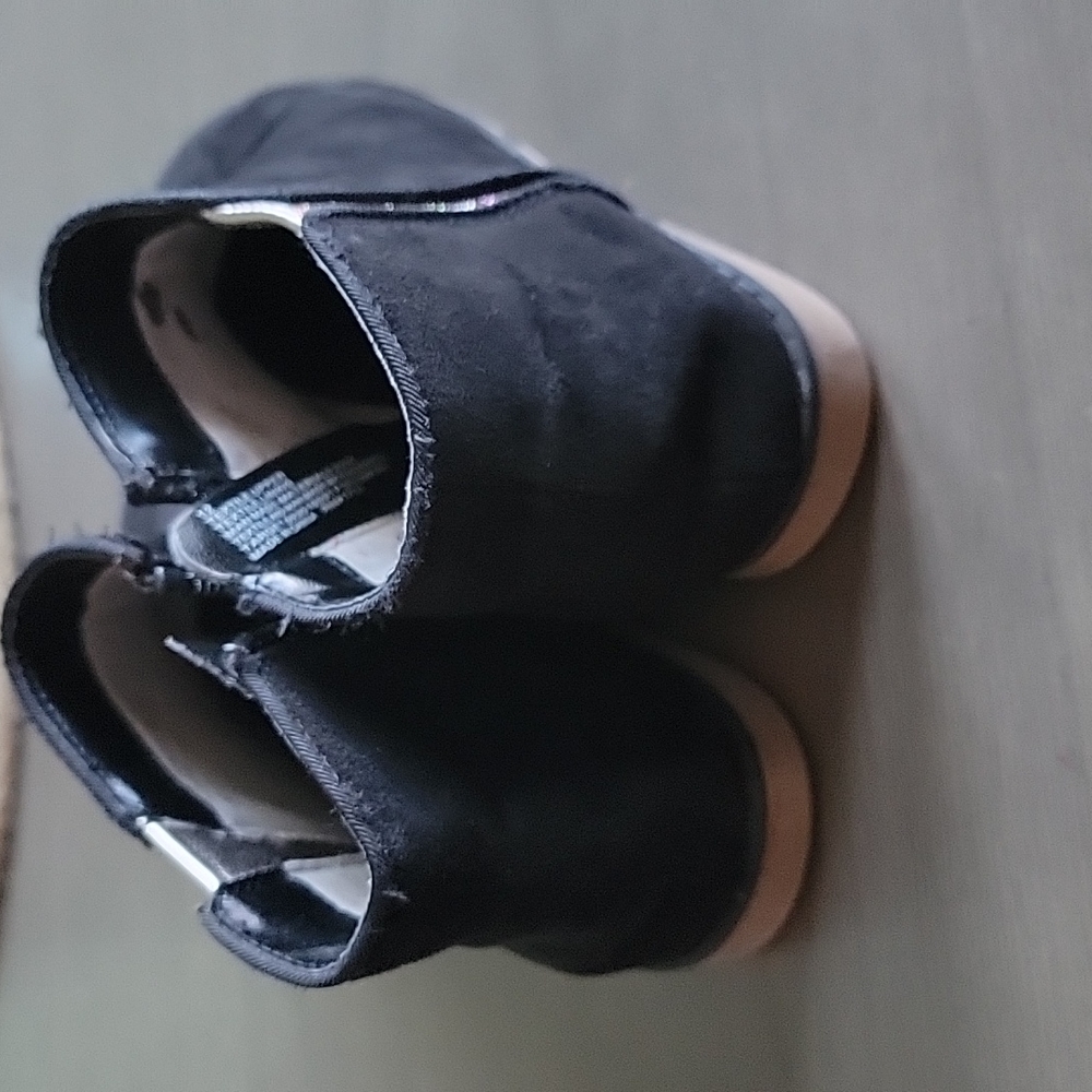 Black boots - Picture 2 of 3